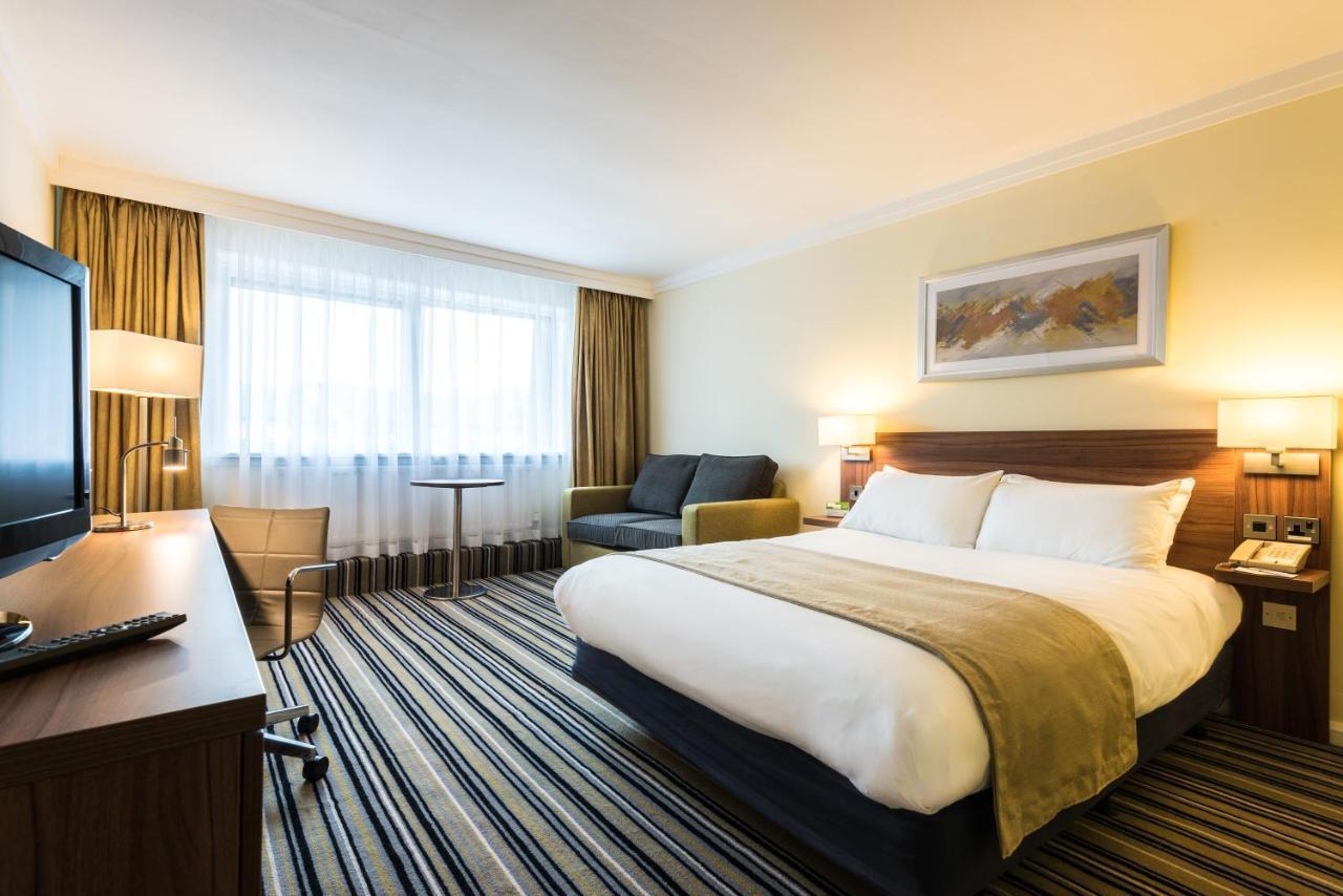 Holiday Inn Colchester By Ihg מראה חיצוני תמונה