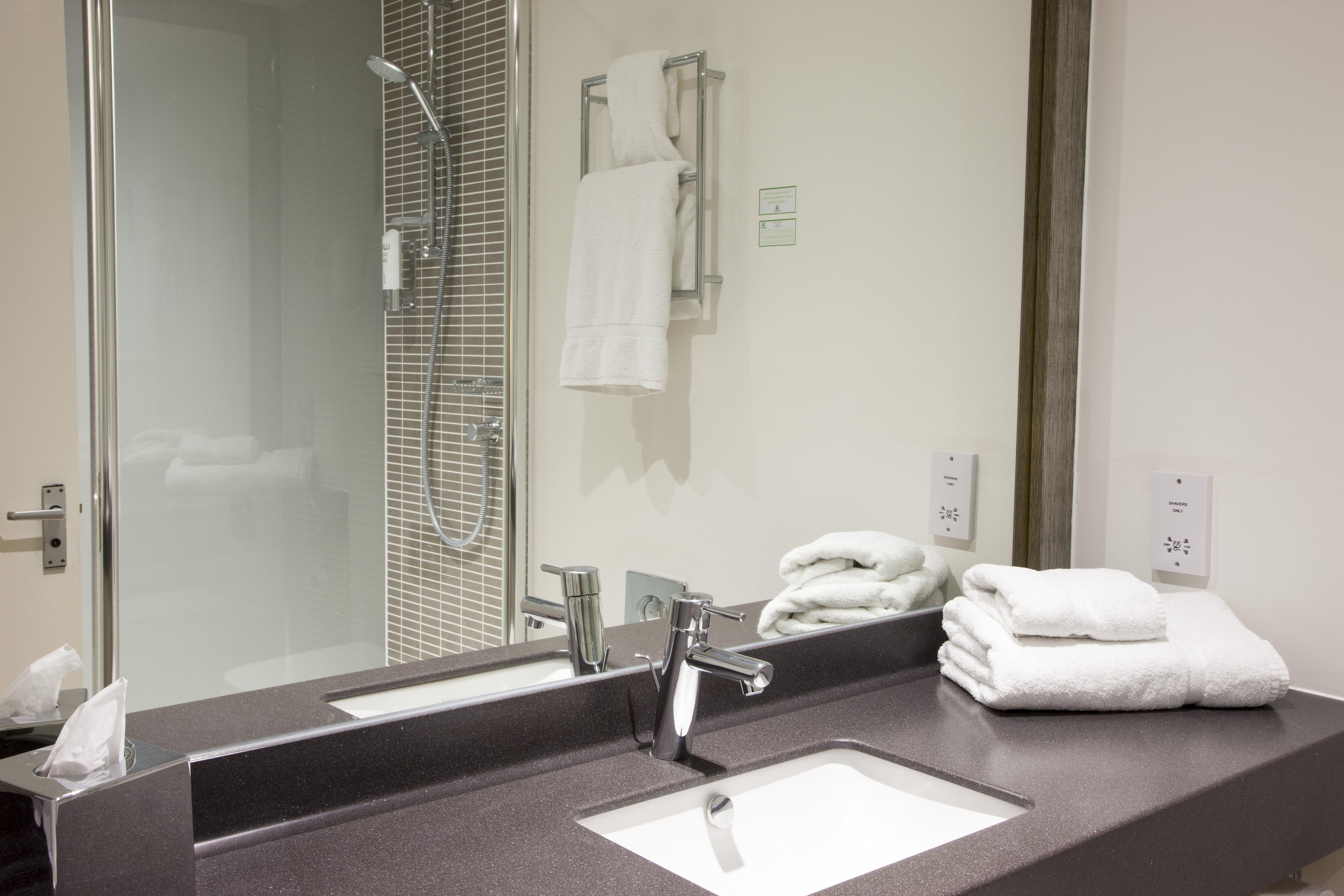 Holiday Inn Colchester By Ihg מראה חיצוני תמונה