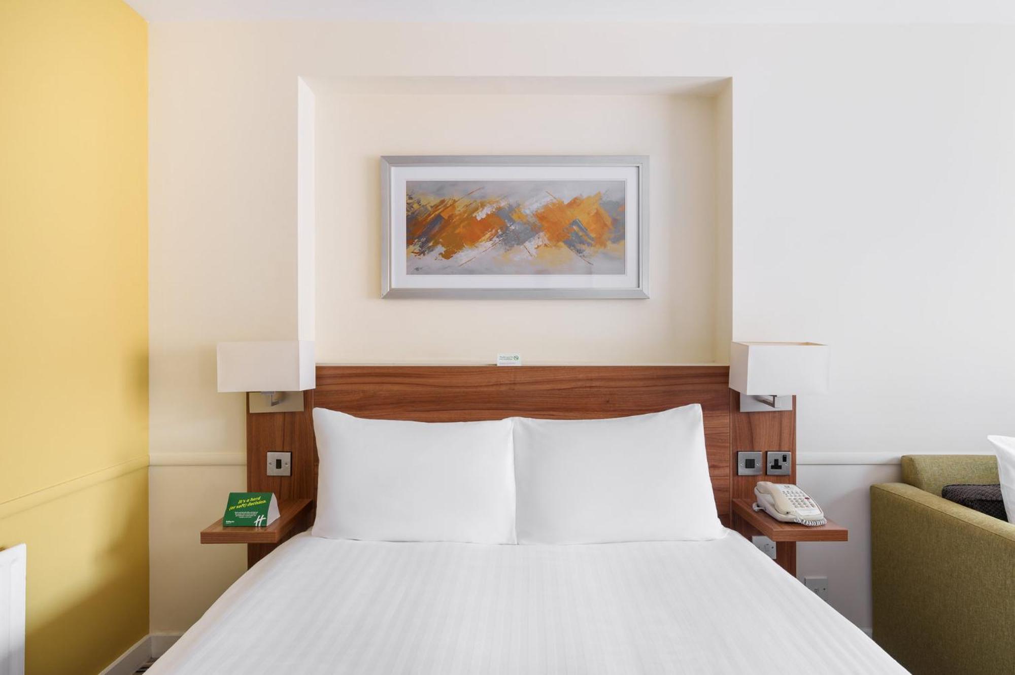 Holiday Inn Colchester By Ihg מראה חיצוני תמונה