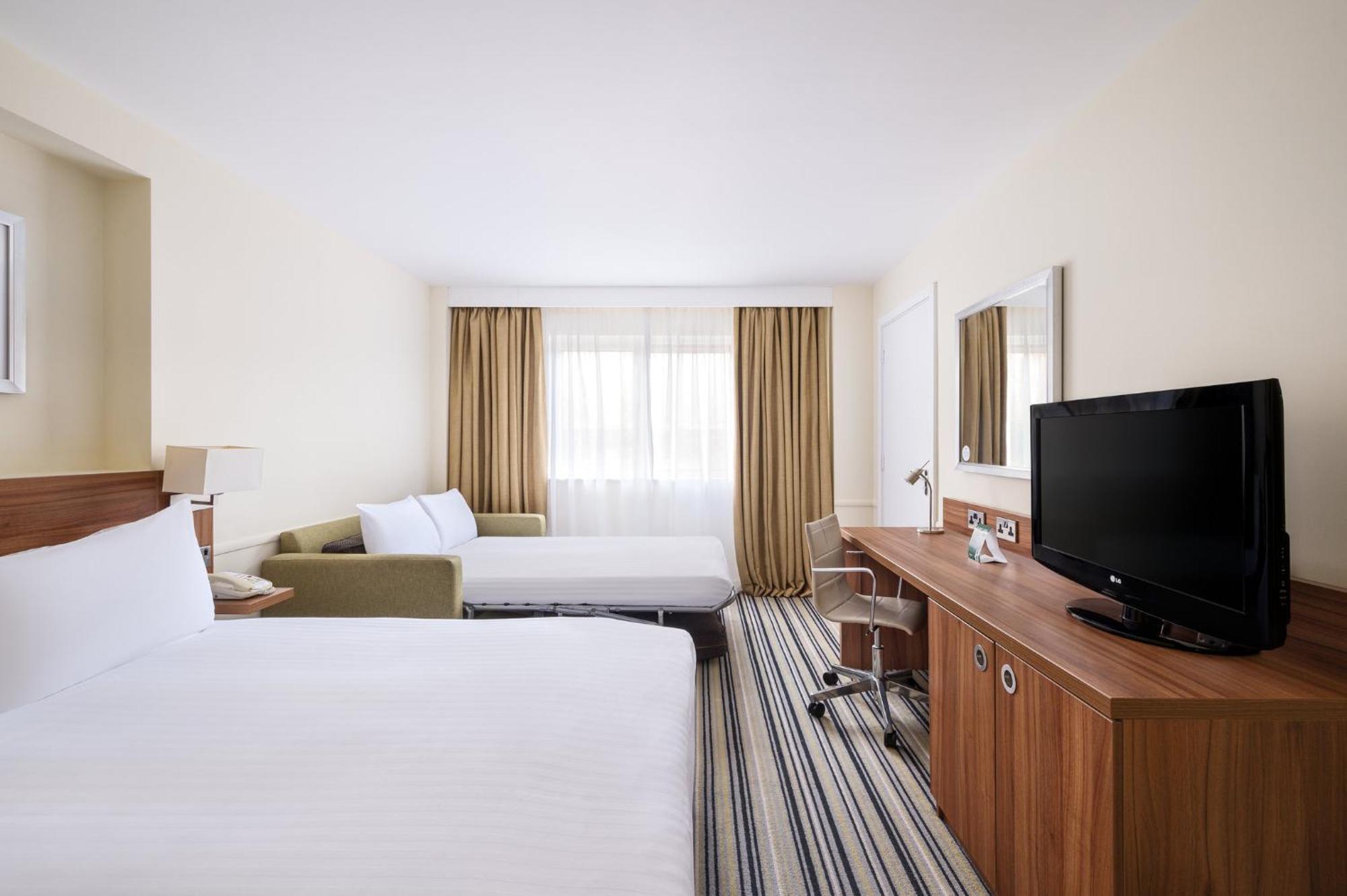 Holiday Inn Colchester By Ihg מראה חיצוני תמונה