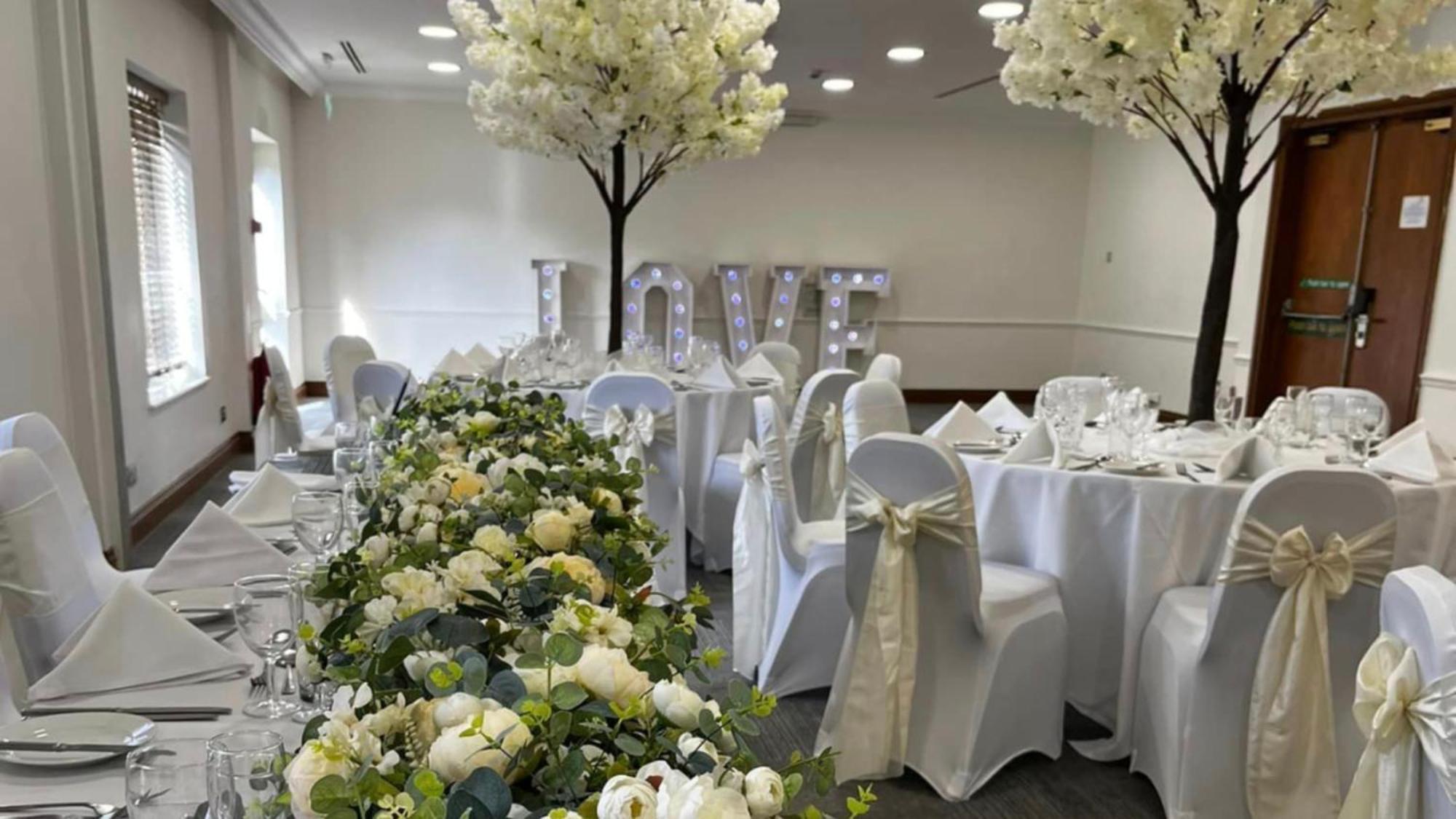 Holiday Inn Colchester By Ihg מראה חיצוני תמונה