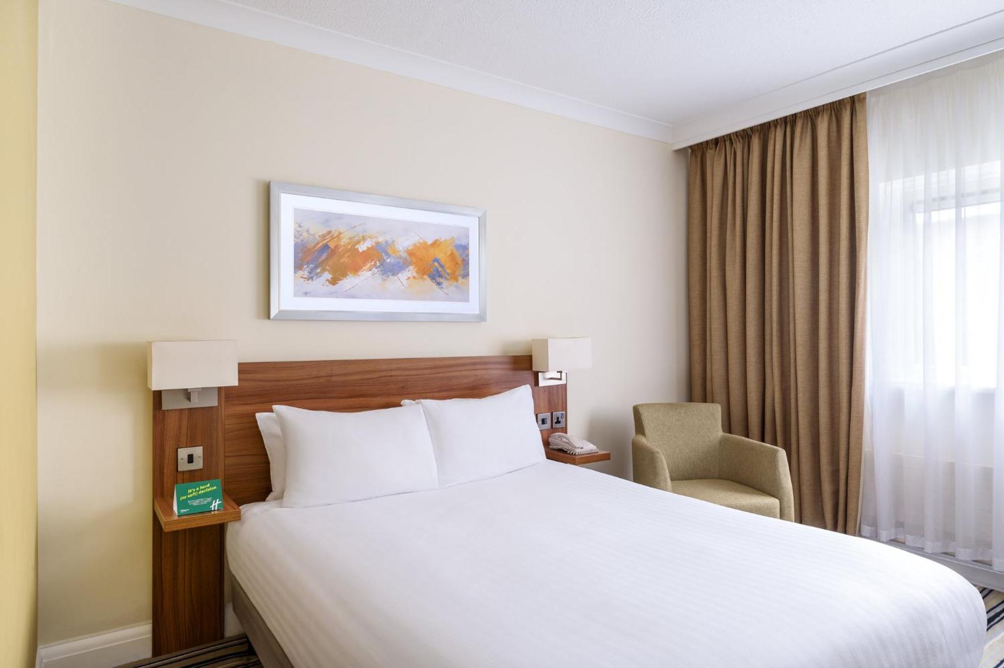Holiday Inn Colchester By Ihg מראה חיצוני תמונה